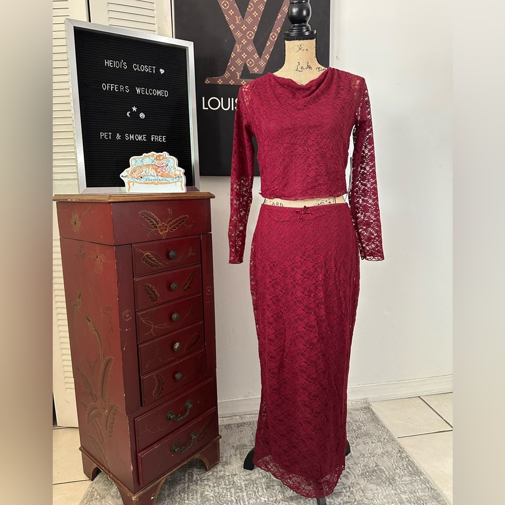 🆕Madden Girl Burgundy Lace Skirt Set